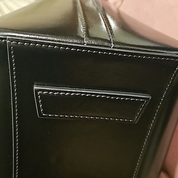 Authentic Givenchy Antigona Small in Smooth Black - Picture 9 of 16